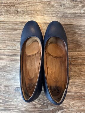 Sofft Navy Leather Pump for Women